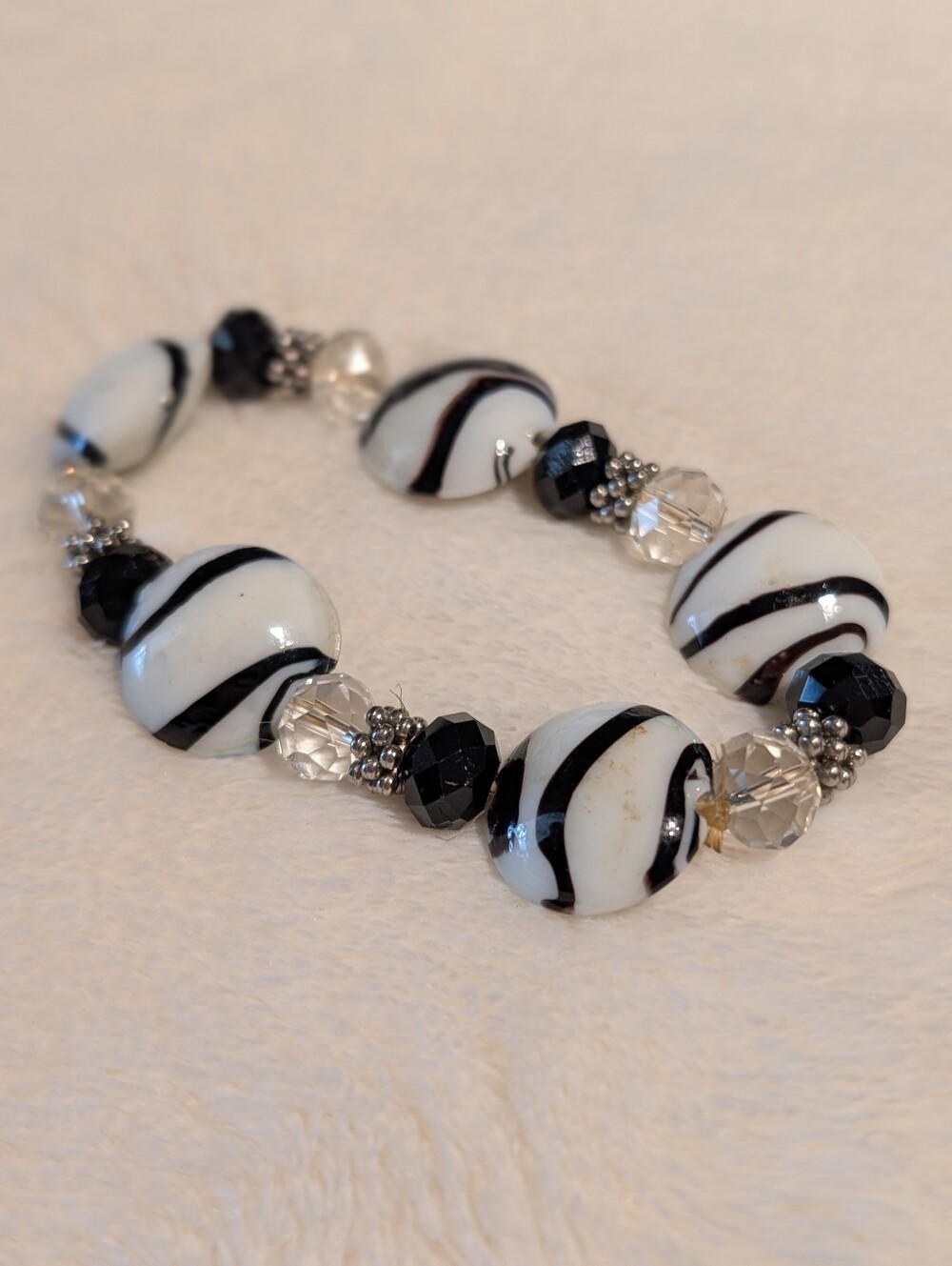 Handcrafted Black & White Beaded Stretch Bracelet.